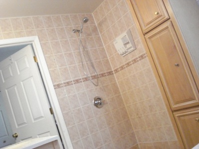 bathroom_287329.JPG